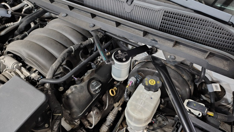 J&L 3123D-C - JLT3123D-C - J&L 14-18 Chevy Silverado 1500 / 14-18 GMC Sierra 1500 4.3L V6 Oil Separator - Clear Anodized - Shipped in Europe - Tuningsupply.com