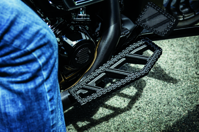 Kuryakyn 3575 - KUR3575 - Kuryakyn Riot Brake Pedal Pad FL Models Satin Black - Shipped in Europe - Tuningsupply.com