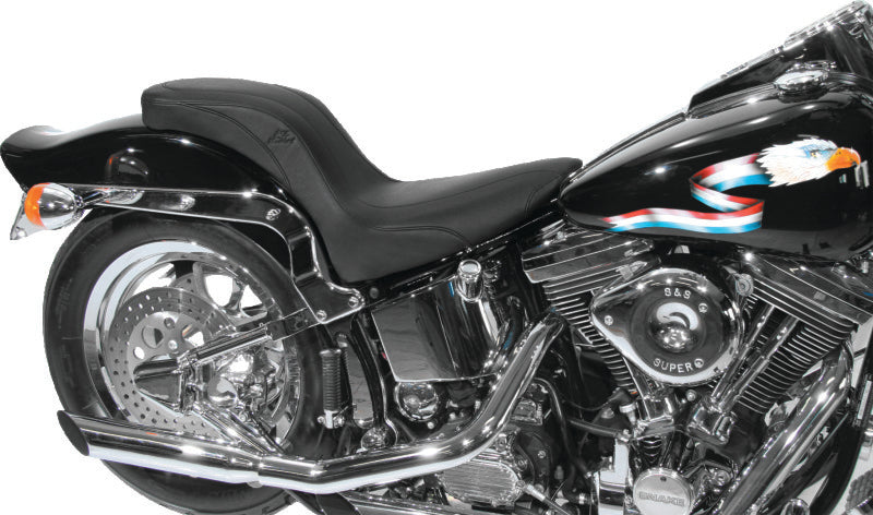 Mustang Motorcycle 76372 - MMP76372 - Mustang 84-99 Harley Standard Rear Tire DayTripper 1PC Seat - Black - Shipped in Europe - Tuningsupply.com