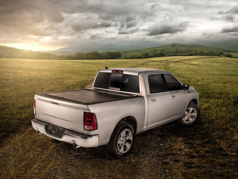 Roll-N-Lock LG220M - RNLLG220M - Roll-N-Lock 14-18 Chevy Silverado/Sierra 1500 XSB 68in M-Series Retractable Tonneau Cover - Shipped in Europe - Tuningsupply.com
