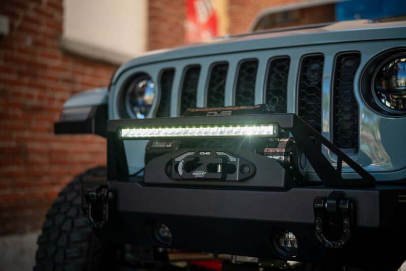 DV8 Offroad BE20SW105W-H - DVEBE20SW105W-H - DV8 Offroad 20in Halo Elite Single Row Light Bar with Accent Light - White/Amber - Shipped in Europe - Tuningsupply.com