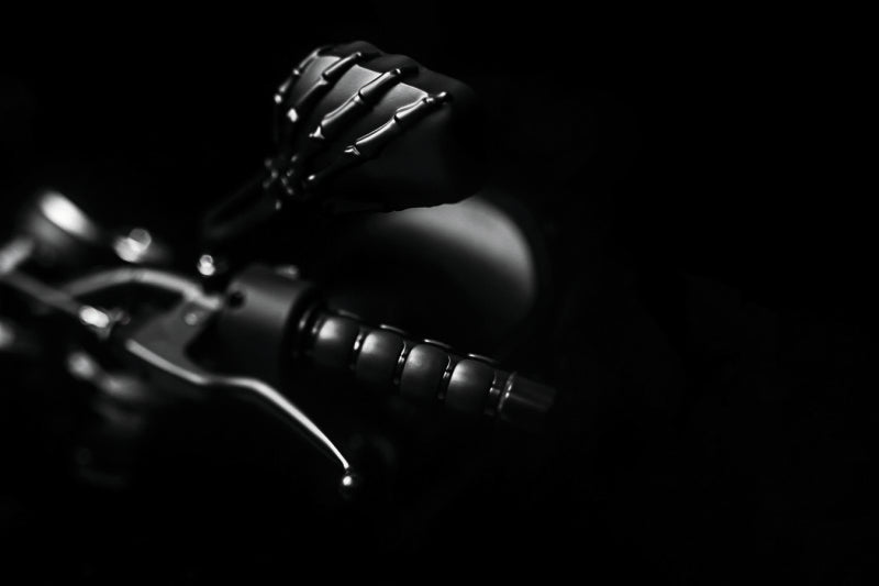 Kuryakyn 1758 - KUR1758 - Kuryakyn Skeleton Hand Mirrors Black/Black - Shipped in Europe - Tuningsupply.com