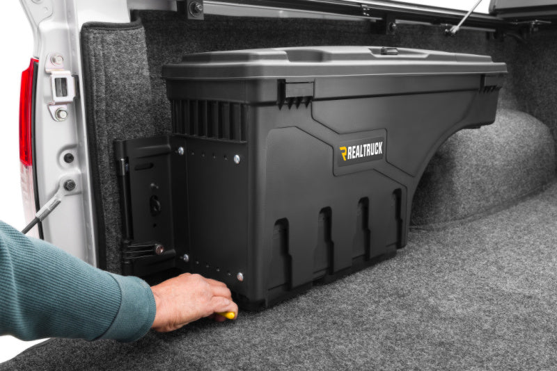 Undercover SC503D - UNDSC503D - UnderCover 2022 Nissan Frontier Ext/Crew All Beds Drivers Side Swing Case - Black Smooth - Shipped in Europe - Tuningsupply.com