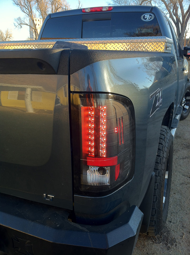 SPYDER 5001771 - SPY5001771 - Spyder Chevy Silverado 07-13 LED Tail Lights Blk ALT-YD-CS07-LED-BK - Shipped in Europe - Tuningsupply.com