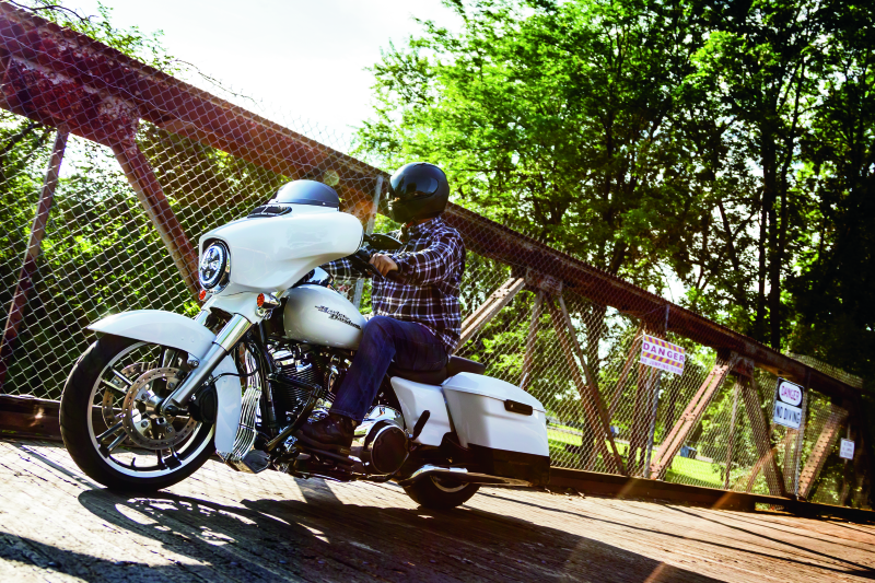 Kuryakyn 6417 - KUR6417 - Kuryakyn Oil Cooler Cover Chrome - Shipped in Europe - Tuningsupply.com