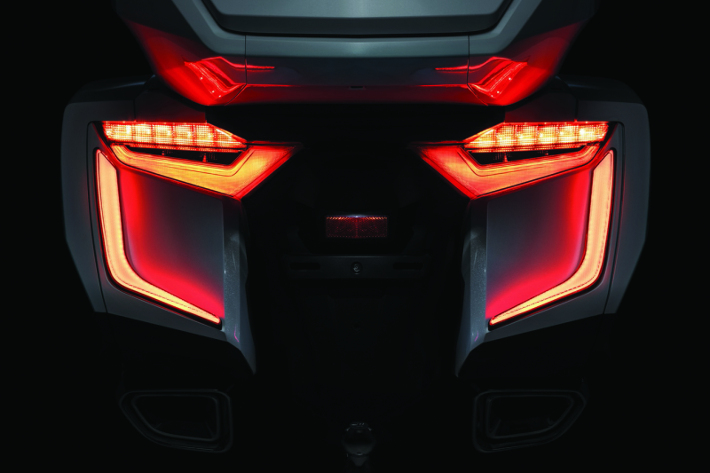 Kuryakyn 3262 - KUR3262 - Kuryakyn Omni L.E.D. Rear Bag Accents 18 and up GL1800 - Shipped in Europe - Tuningsupply.com