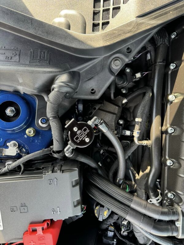 J&L 3092P-B - JLT3092P-B - J&L 24-25 Ford Mustang GT w/ Whipple Supercharger Oil Separator 3.0 PCV Side - Black Anodized - Shipped in Europe - Tuningsupply.com