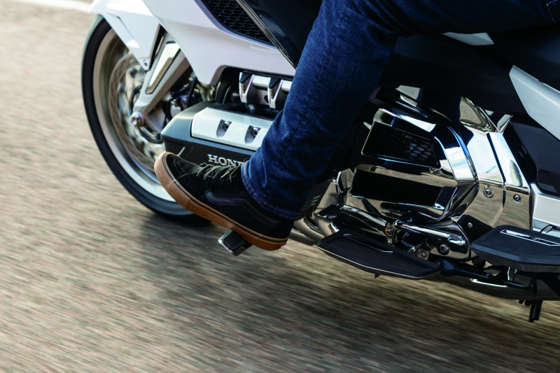 Kuryakyn 6750 - KUR6750 - Kuryakyn Omni Cruise Mnt With Pegs Chrome - Shipped in Europe - Tuningsupply.com