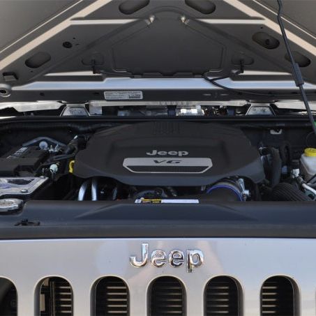Volant 17636 - VOL17636 - Volant 12-18 Jeep Wrangler 3.6L V6 Pro5 Closed Box Air Intake System - Shipped in Europe - Tuningsupply.com