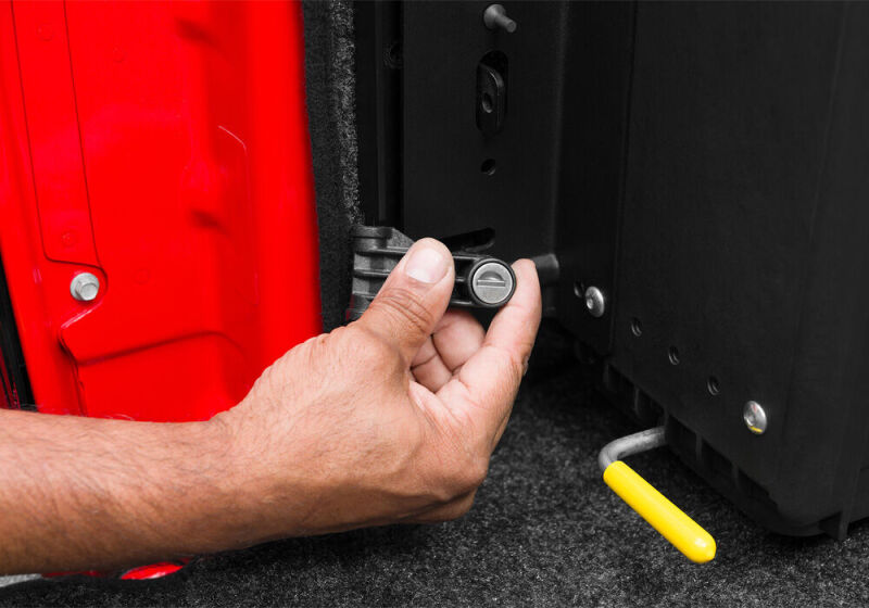 Undercover SC203D - UNDSC203D - UnderCover 15-20 Ford F-150 Drivers Side SwingH1128-H1157 Case - Black Smooth - Shipped in Europe - Tuningsupply.com