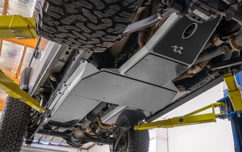 Rugged Ridge 18003.53 - RUG18003.53 - Rugged Ridge 18-23 Jeep Wrangler JLU 4dr Alum. Skid Plate for Gas Tank/Exhaust - Tex. Blk - Shipped in Europe - Tuningsupply.com