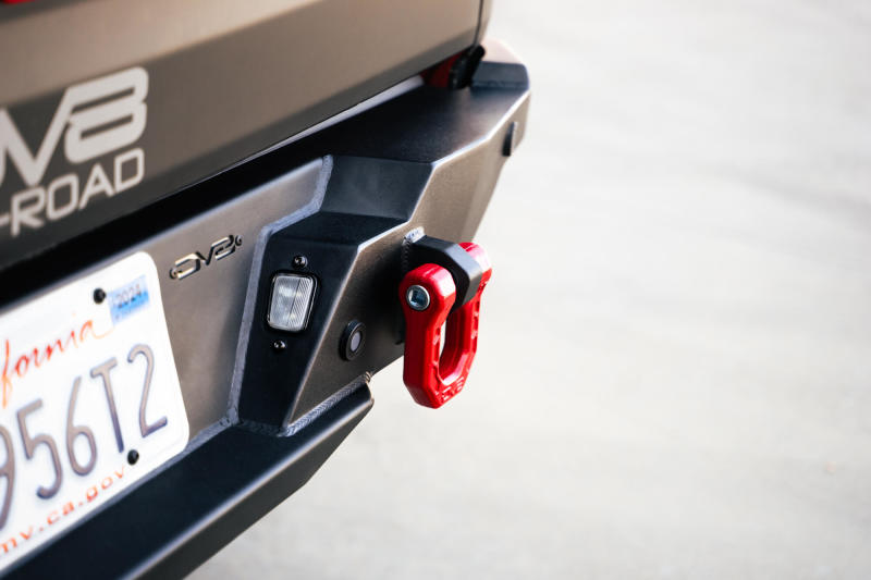 DV8 Offroad UNSK-01RD - DVEUNSK-01RD - DV8 Offroad Elite Series D-Ring Shackles - Pair (Red) - Shipped in Europe - Tuningsupply.com