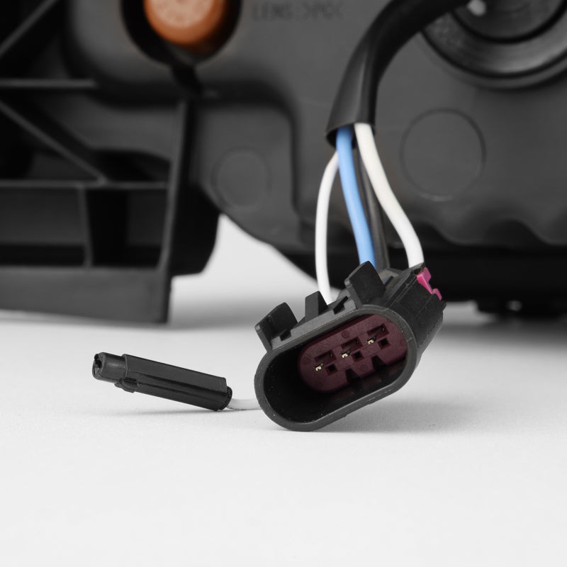 AlphaRex 880325 - ARX880325 - AlphaRex 17-19 Ford F-250/350/450 SD NOVA-Series LED Proj Headlights Bk w/Actv Light SeqSig & SBDRL - Shipped in Europe - Tuningsupply.com