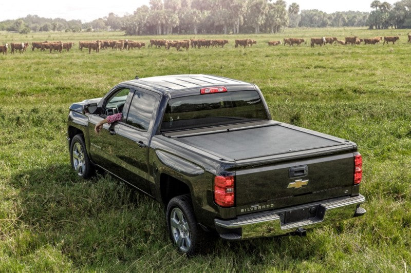 Roll-N-Lock LG220M - RNLLG220M - Roll-N-Lock 14-18 Chevy Silverado/Sierra 1500 XSB 68in M-Series Retractable Tonneau Cover - Shipped in Europe - Tuningsupply.com