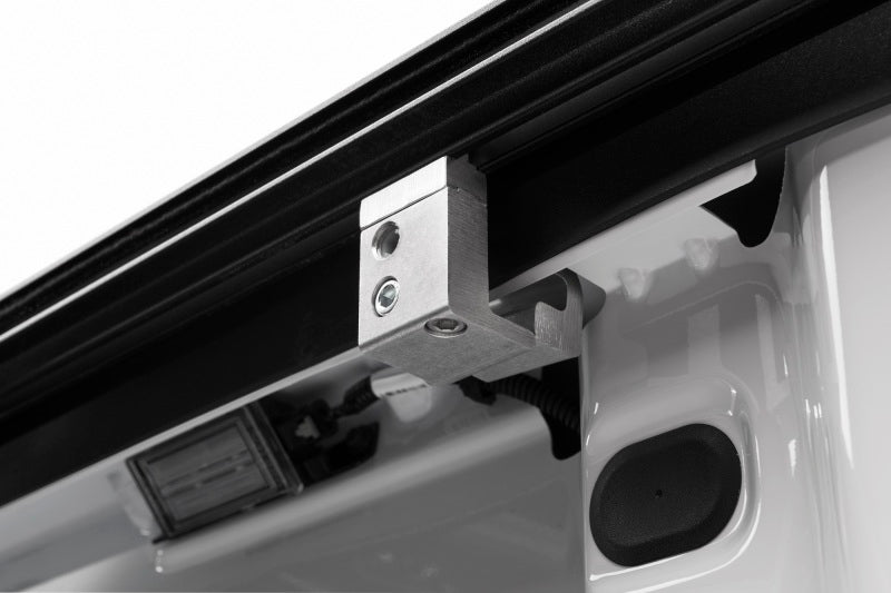 Retrax 30383 - RTX30383 - Retrax 17-22 Ford F-250/F-350 Super Duty (Short Bed) Retrax IX - Shipped in Europe - Tuningsupply.com