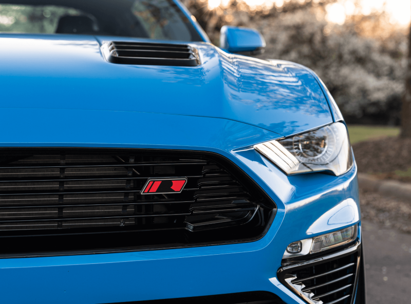 Roush 422325 - RSH422325 - Roush 2018-2023 Mustang Hood Heat Extractors - Gloss Black - Shipped in Europe - Tuningsupply.com