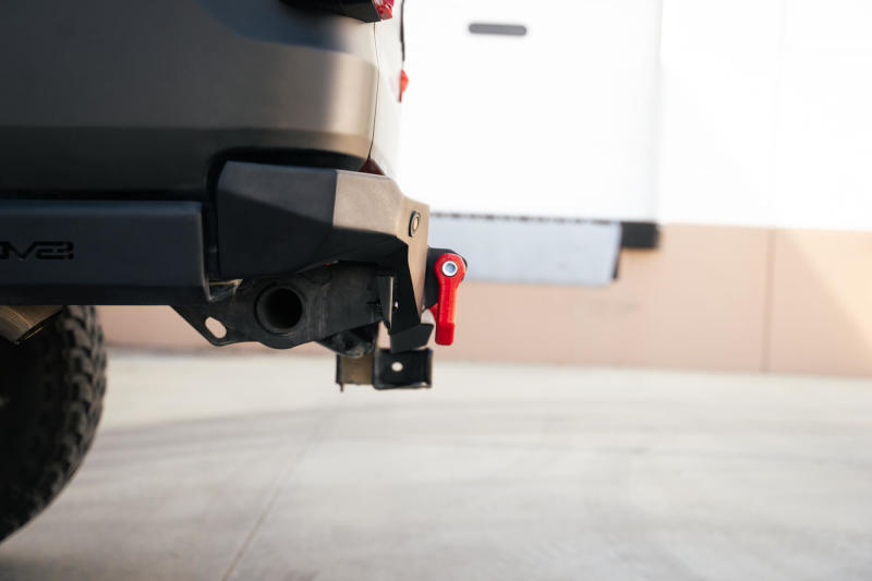 DV8 Offroad UNSK-01RD - DVEUNSK-01RD - DV8 Offroad Elite Series D-Ring Shackles - Pair (Red) - Shipped in Europe - Tuningsupply.com