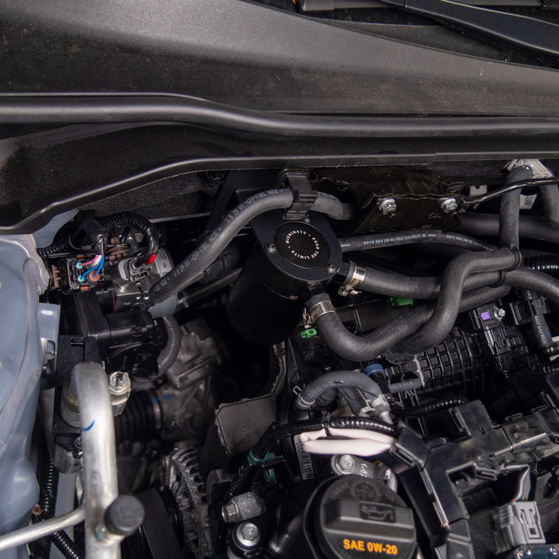 Mishimoto MMBCC-CIV-22P - MISMMBCC-CIV-22P - Mishimoto 2022+ Honda Civic 1.5T Baffled Oil Catch Can PCV Side - Shipped in Europe - Tuningsupply.com