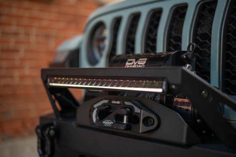 DV8 Offroad BE20SW105W-H - DVEBE20SW105W-H - DV8 Offroad 20in Halo Elite Single Row Light Bar with Accent Light - White/Amber - Shipped in Europe - Tuningsupply.com