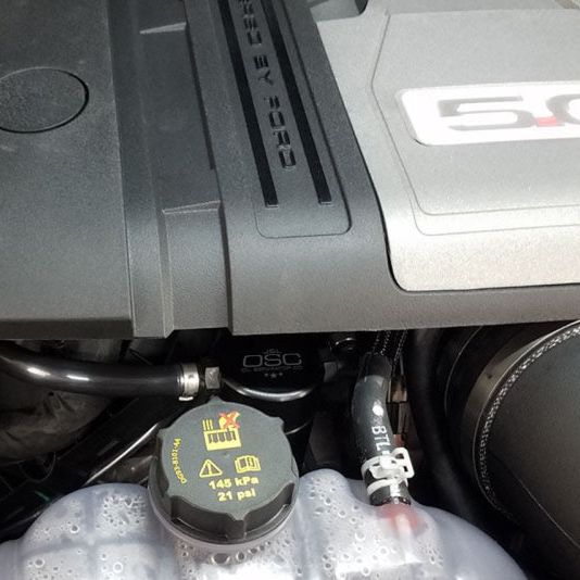 J&L 3024P-B - JLT3024P-B - J&L 2018-2023 Ford Mustang GT Passenger Side Oil Separator 3.0 - Black Anodized - Shipped in Europe - Tuningsupply.com