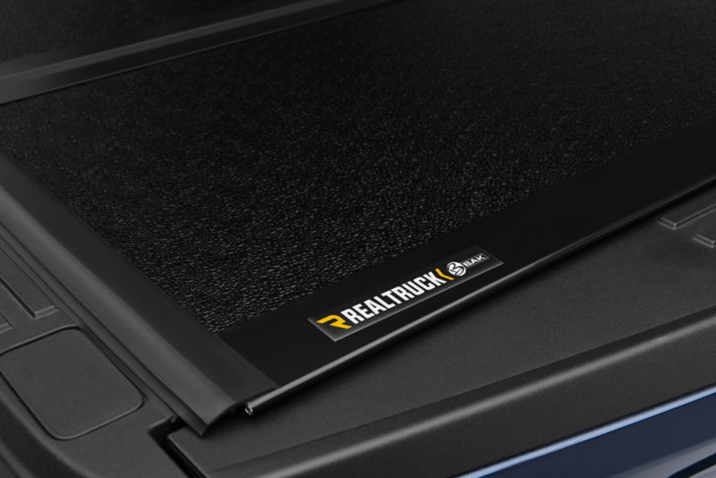 BAK - BAK1126339 - BAK 21-22 Ford F-150 (Incl. 2022 Lightning) BAKFlip FiberMax 5.7ft Bed Cover - Shipped in Europe - Tuningsupply.com