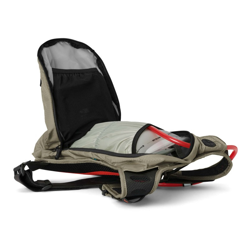 USWE 5209077021 - USW5209077021 - USWE Outlander Moto Hydration Pack 9L - Sand - Shipped in Europe - Tuningsupply.com