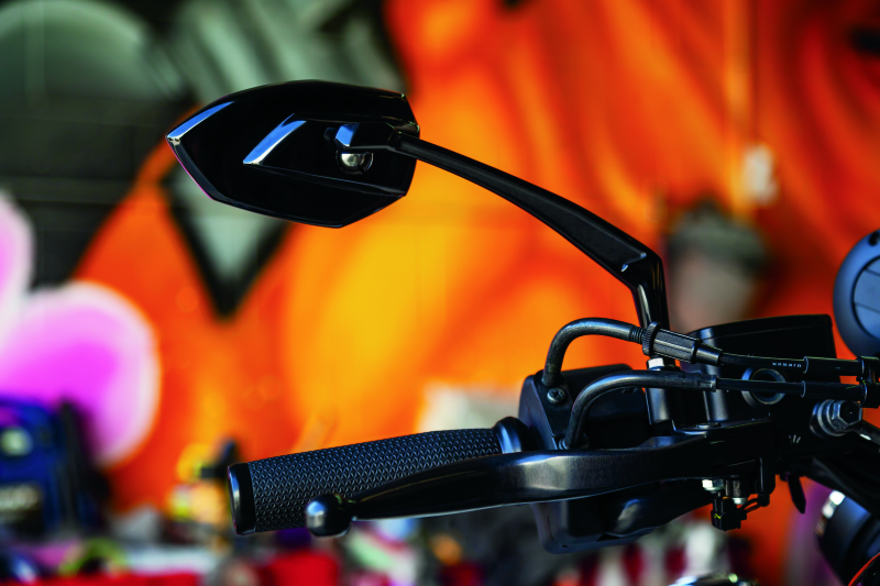 Kuryakyn 5947 - KUR5947 - Kuryakyn Thresher Grip Metric Black - Shipped in Europe - Tuningsupply.com