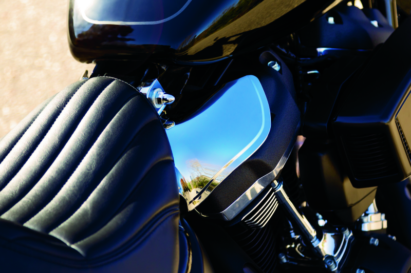 Kuryakyn 5789 - KUR5789 - Kuryakyn Saddle Shields Heat Deflectors 18-Up Softail Models Smoke - Shipped in Europe - Tuningsupply.com