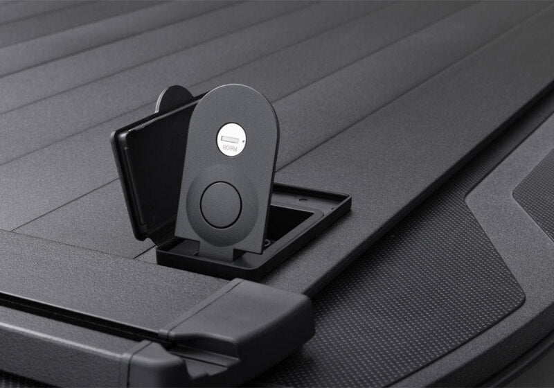 Retrax - RTXT-80861 - Retrax 2007-2020 Toyota Tundra CrewMax 5.5ft Bed RetraxPRO XR with Deck Rail System - Shipped in Europe - Tuningsupply.com