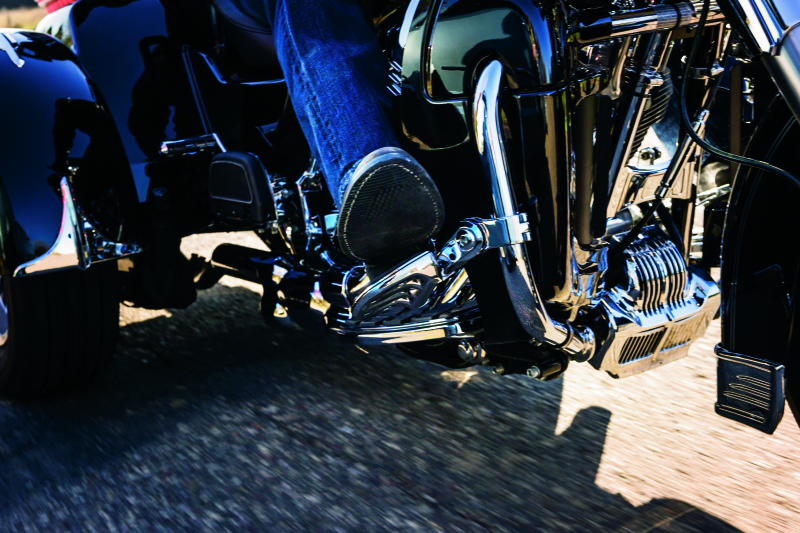 Kuryakyn 7784 - KUR7784 - Kuryakyn Oil Cooler Cover 11-16 Touring Chrome - Shipped in Europe - Tuningsupply.com