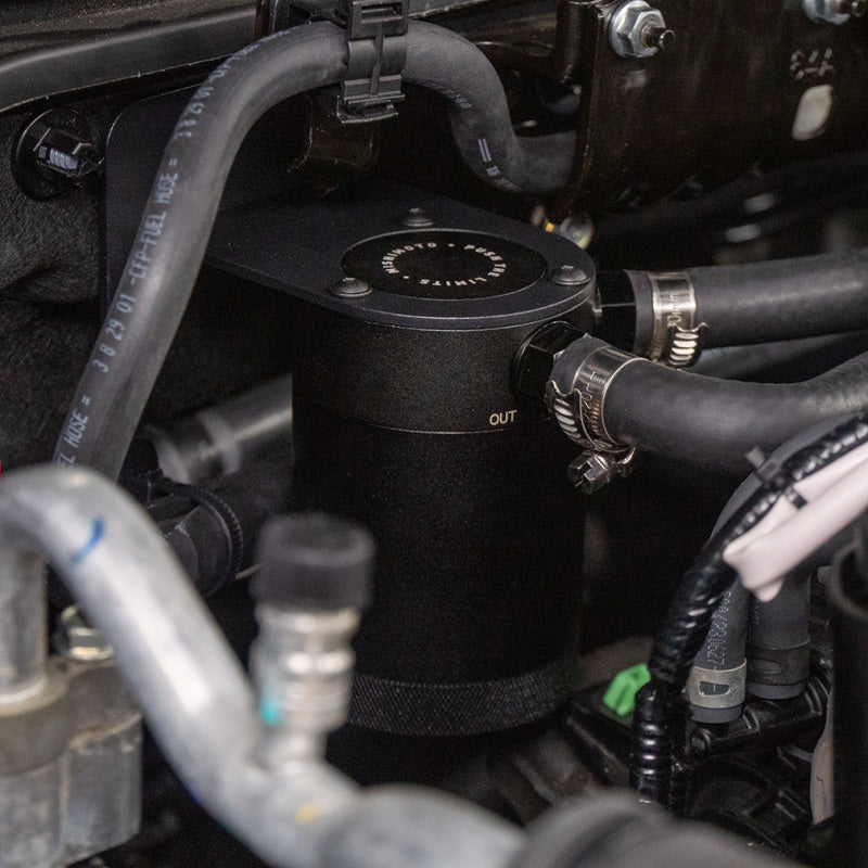 Mishimoto MMBCC-CIV-22P - MISMMBCC-CIV-22P - Mishimoto 2022+ Honda Civic 1.5T Baffled Oil Catch Can PCV Side - Shipped in Europe - Tuningsupply.com