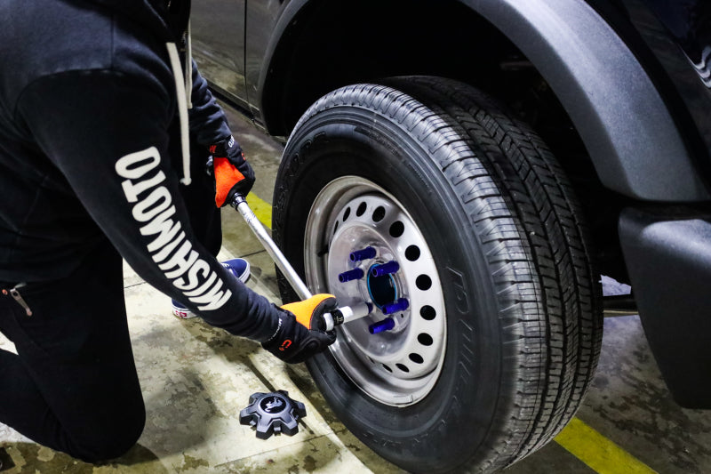 Mishimoto MMLG-15-27LNC - MISMMLG-15-27LNC - Mishimoto Aluminum Locking Lug Nuts M12x1.5 27pc Set Neo Chrome - Shipped in Europe - Tuningsupply.com