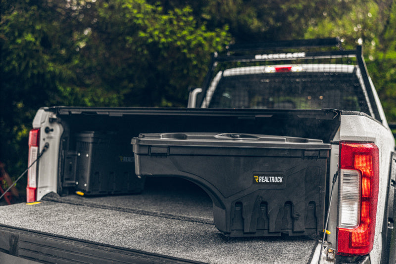 Undercover SC205P - UNDSC205P - UnderCover 17-20 Ford F-250/F-350 Passengers Side Swing Case - Black Smooth - Shipped in Europe - Tuningsupply.com