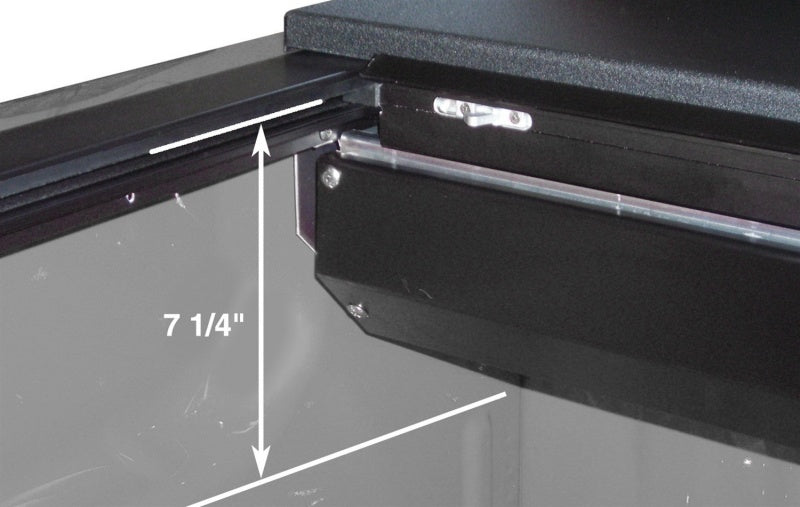 Roll-N-Lock LG220M - RNLLG220M - Roll-N-Lock 14-18 Chevy Silverado/Sierra 1500 XSB 68in M-Series Retractable Tonneau Cover - Shipped in Europe - Tuningsupply.com