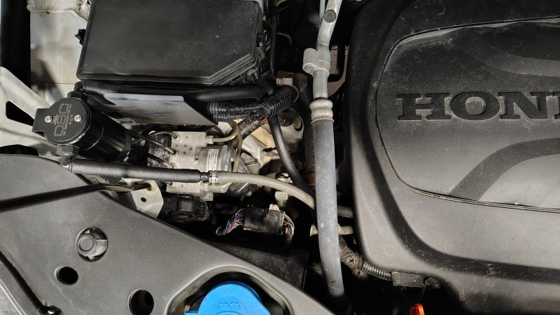 J&L 3129P-B - JLT3129P-B - J&L 16-22 Honda Pilot PCV Side Oil Separator 3.0 - Black Anodized - Shipped in Europe - Tuningsupply.com