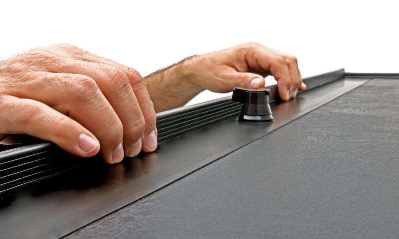 Roll-N-Lock LG152M - RNLLG152M - Roll-N-Lock 17-18 Ford F-250/F-350 Super Duty LB 96-1/2in M-Series Retractable Tonneau Cover - Shipped in Europe - Tuningsupply.com