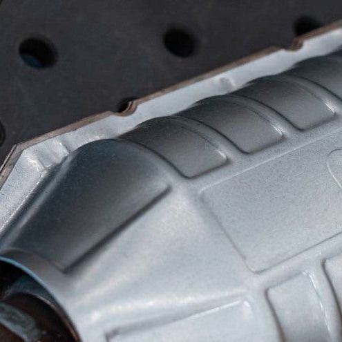 Magnaflow 447206 - MAG447206 - MagnaFlow Conv Univ 2.5inch OBDII Rear - Shipped in Europe - Tuningsupply.com