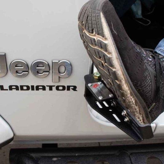 Fishbone Offroad FB21268 - FBOFB21268 - Fishbone Offroad 2007+ Jeep Wrangler/Gladiator Steel - Black Foot Peg Set - Shipped in Europe - Tuningsupply.com