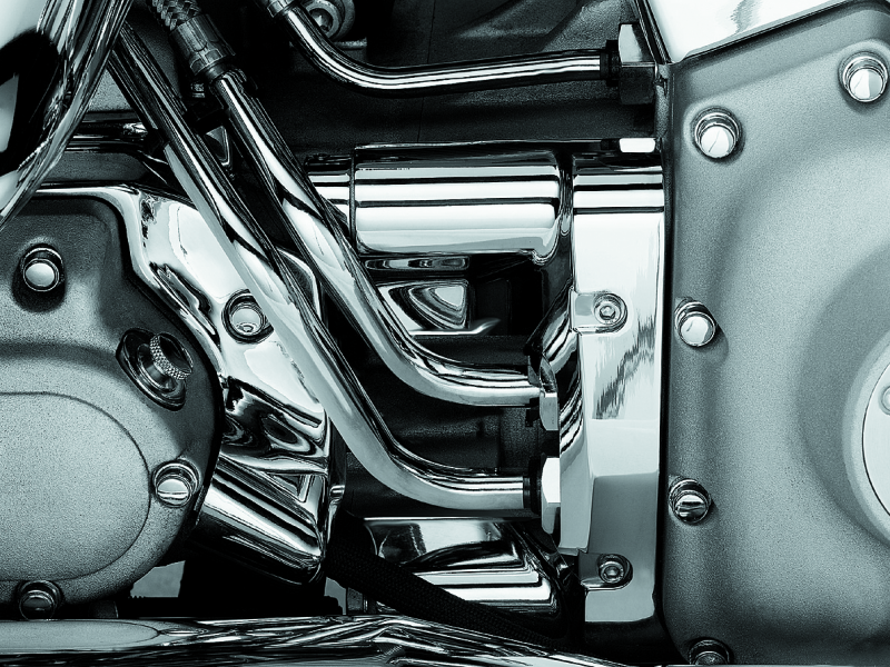 Kuryakyn 8204 - KUR8204 - Kuryakyn Deluxe Oil Line Nacelle Cover 00-06 Softail Models Chrome - Shipped in Europe - Tuningsupply.com