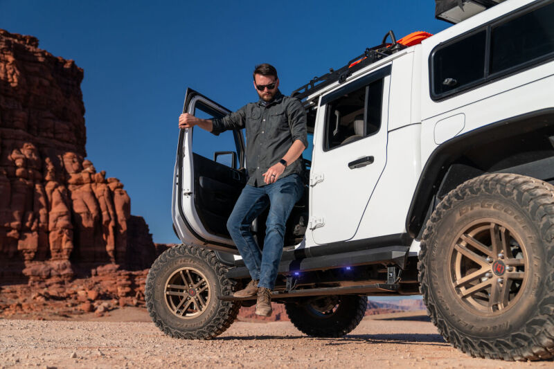 AMP Research - AMP77135-01A - AMP Research 20-24 Jeep JT Gladiator (Launch/Overlnd/Rubicon/Sport/Sport S) PowerStep XL - Black - Shipped in Europe - Tuningsupply.com