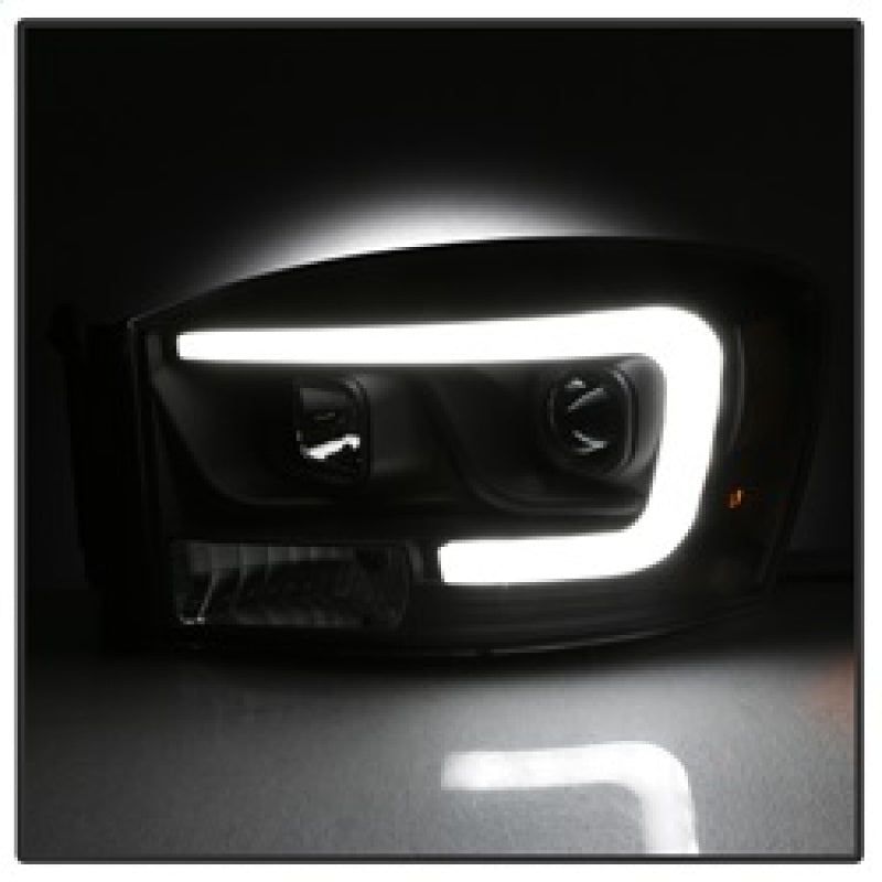SPYDER 5085306 - SPY5085306 - Spyder Dodge Ram 1500 06-08 V2 Projector Headlights - Light Bar DRL - Black (PRO-YD-DR06V2-LB-BK) - Shipped in Europe - Tuningsupply.com