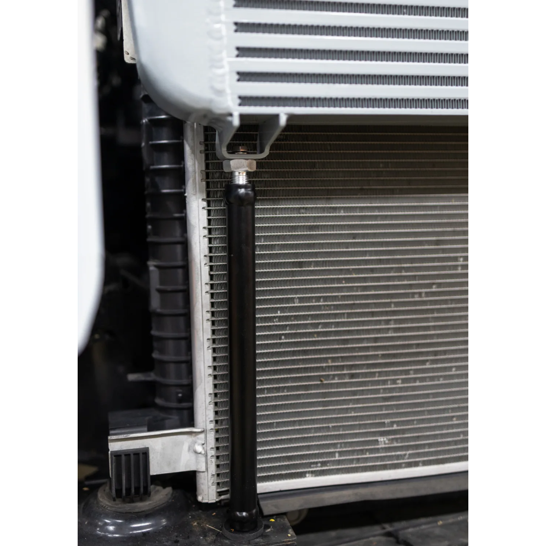 Mishimoto MMINT-EST-20SL - MISMMINT-EST-20SL - Mishimoto Ford Explorer ST 2020+ Performance Intercooler - Silver - Shipped in Europe - Tuningsupply.com