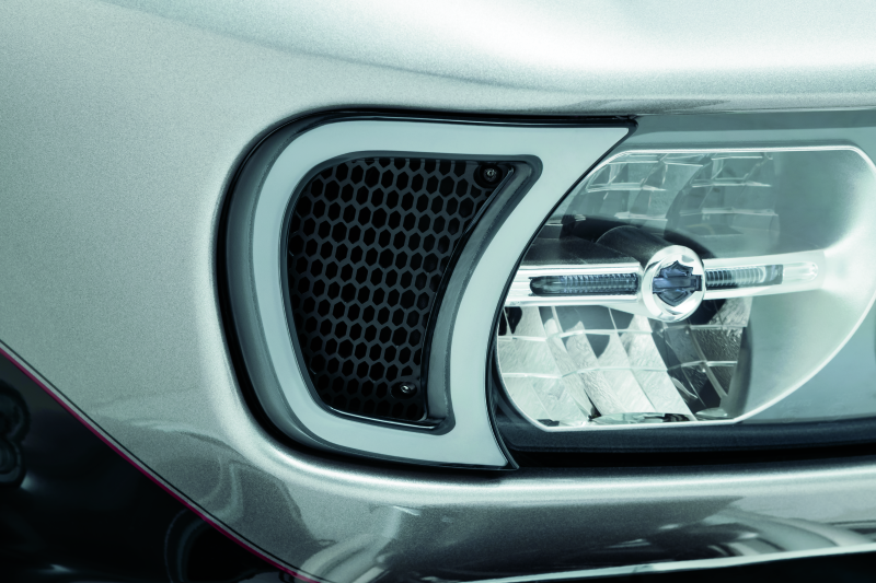 Kuryakyn 2947 - KUR2947 - Kuryakyn Tracer Headlight Vent Accents Road Glide - Shipped in Europe - Tuningsupply.com