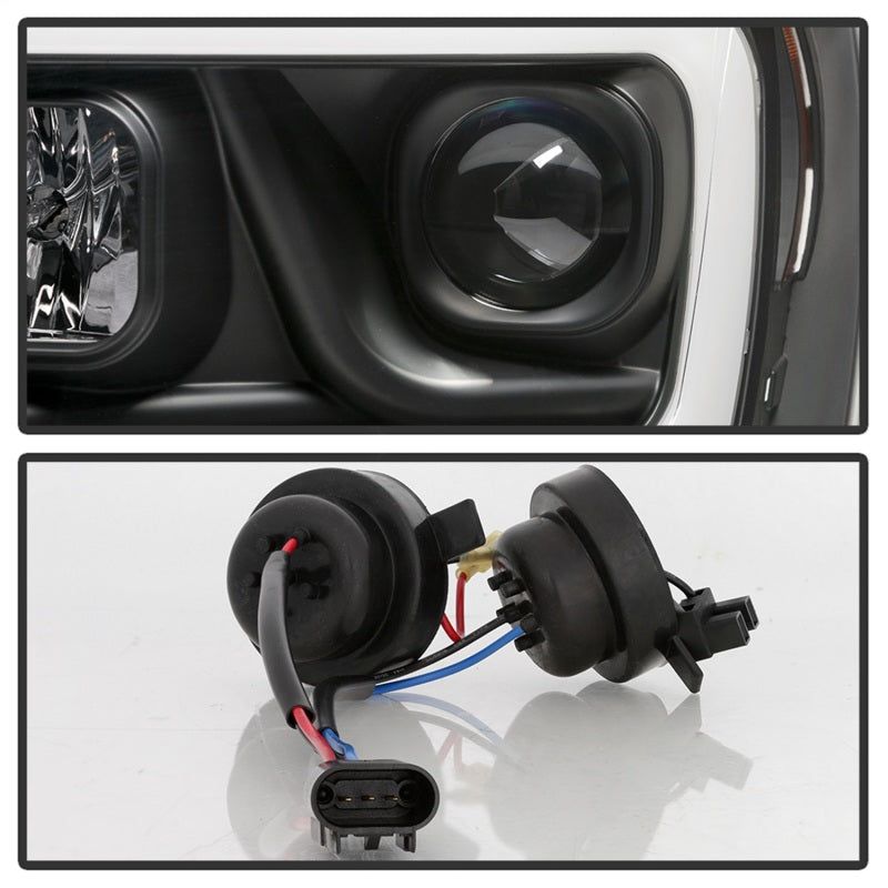 SPYDER 5085306 - SPY5085306 - Spyder Dodge Ram 1500 06-08 V2 Projector Headlights - Light Bar DRL - Black (PRO-YD-DR06V2-LB-BK) - Shipped in Europe - Tuningsupply.com