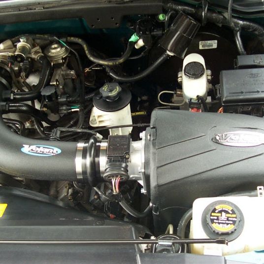 Volant 19854 - VOL19854 - Volant 97-02 Ford Expedition 4.6 V8 Pro5 Closed Box Air Intake System - Shipped in Europe - Tuningsupply.com