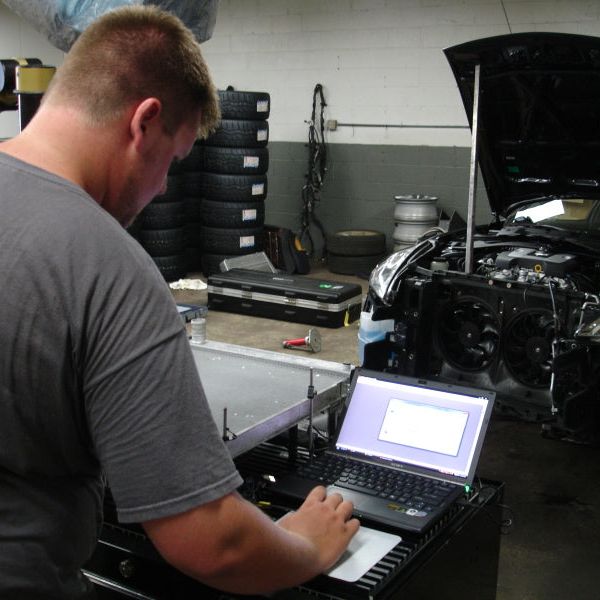 Mishimoto MMRAD-370Z-09 - MISMMRAD-370Z-09 - Mishimoto 09+ Nissan 370Z Manual Radiator - Shipped in Europe - Tuningsupply.com