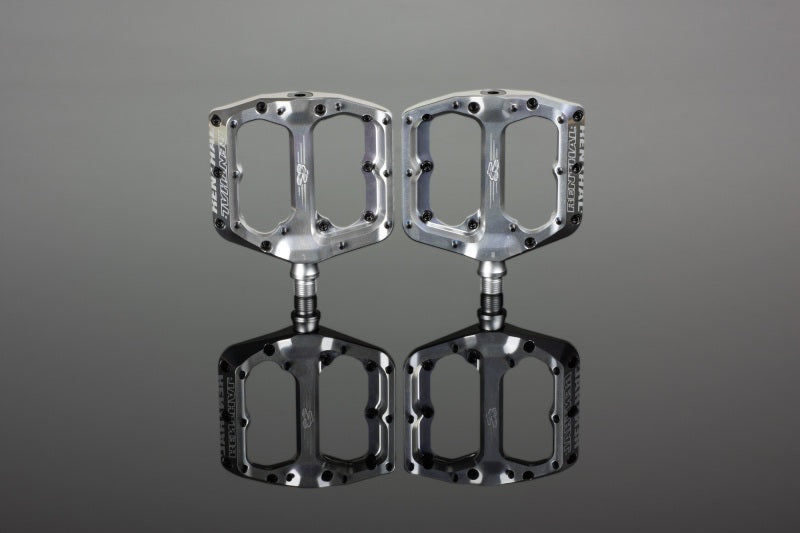 Renthal PD10001-003-01 - RENPD10001-003-01 - Renthal Cycle Revo-F Flat Pedal- Polished silver - Shipped in Europe - Tuningsupply.com