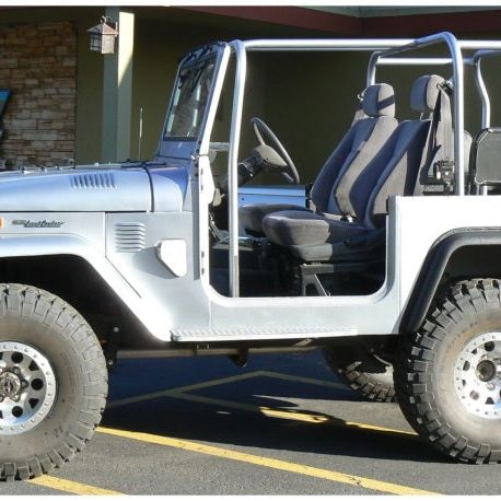 Bushwacker 30002-07 - BUS30002-07 - Bushwacker 65-84 Toyota Land Cruiser Cutout Style Flares 2pc - Black - Shipped in Europe - Tuningsupply.com