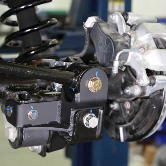 Fabtech FTS22345 - FABFTS22345 - Fabtech 2021+ Ford Bronco 4WD Rear Track Bar Bracket - Shipped in Europe - Tuningsupply.com