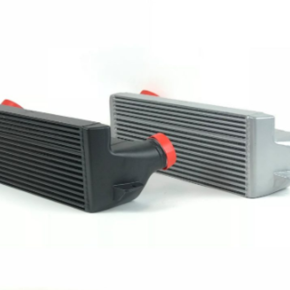 CSF 8127B - CSF8127B - CSF 04-13 BMW 335i/xi (E90/E91/E92/E93) High Performance Stepped Core Bar/Plate Intercooler - Black - Shipped in Europe - Tuningsupply.com